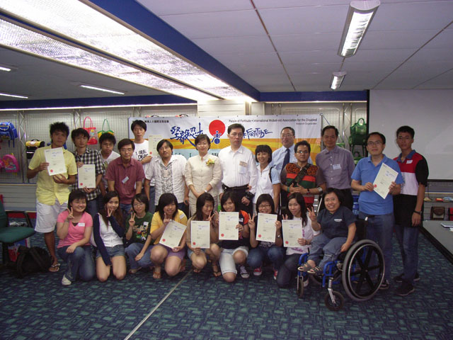  完成義工訓練,取得証書畢業