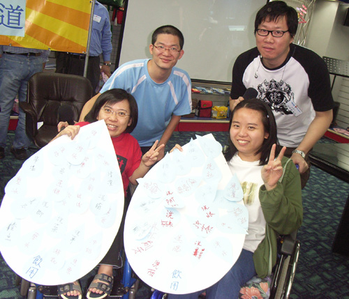 25比25雙冠軍，周藹芬、黃兆東、呂美琪、洪建峰來張大合照。