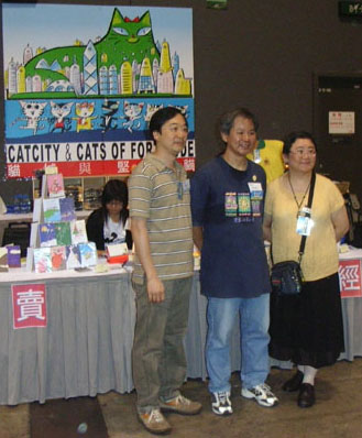 義工襯著貓迷未到，大家互通心得。