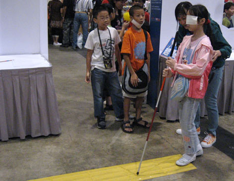 義工有條不紊解釋「心路漫遊」的意義。