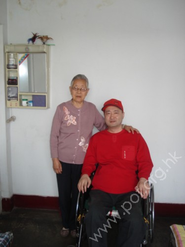 陳建奎與母親合影