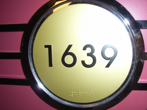 門外設有凸字顯示