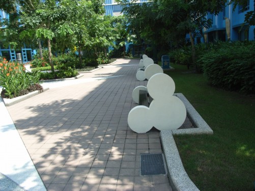 花園中,到處可見設有米奇圖案的設計。