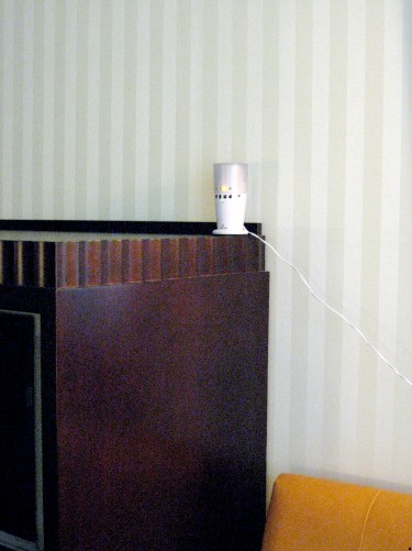 敲門提示閃燈,聽障人士只要看到閃亮著燈號,便可知道有人敲門。