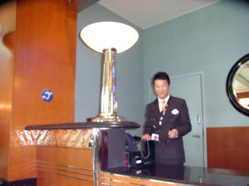 酒店大堂設有助聽傳導系統,方便聽障人士。