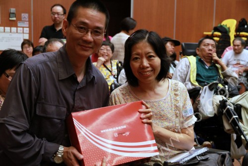 會員抽到黃成熙先先捐出的禮品好開心