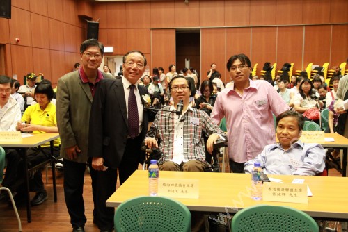 左起︰黃寶鋒博士、陳華昌主席、李遠大先生、葉湛溪理事、張健輝先生